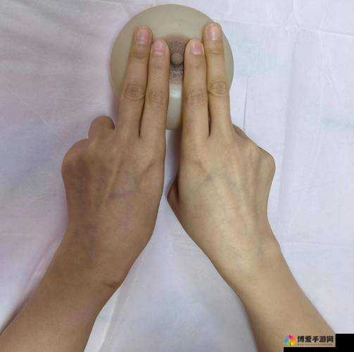 班长要求我吃她胸并摸她奶，我该怎么办？