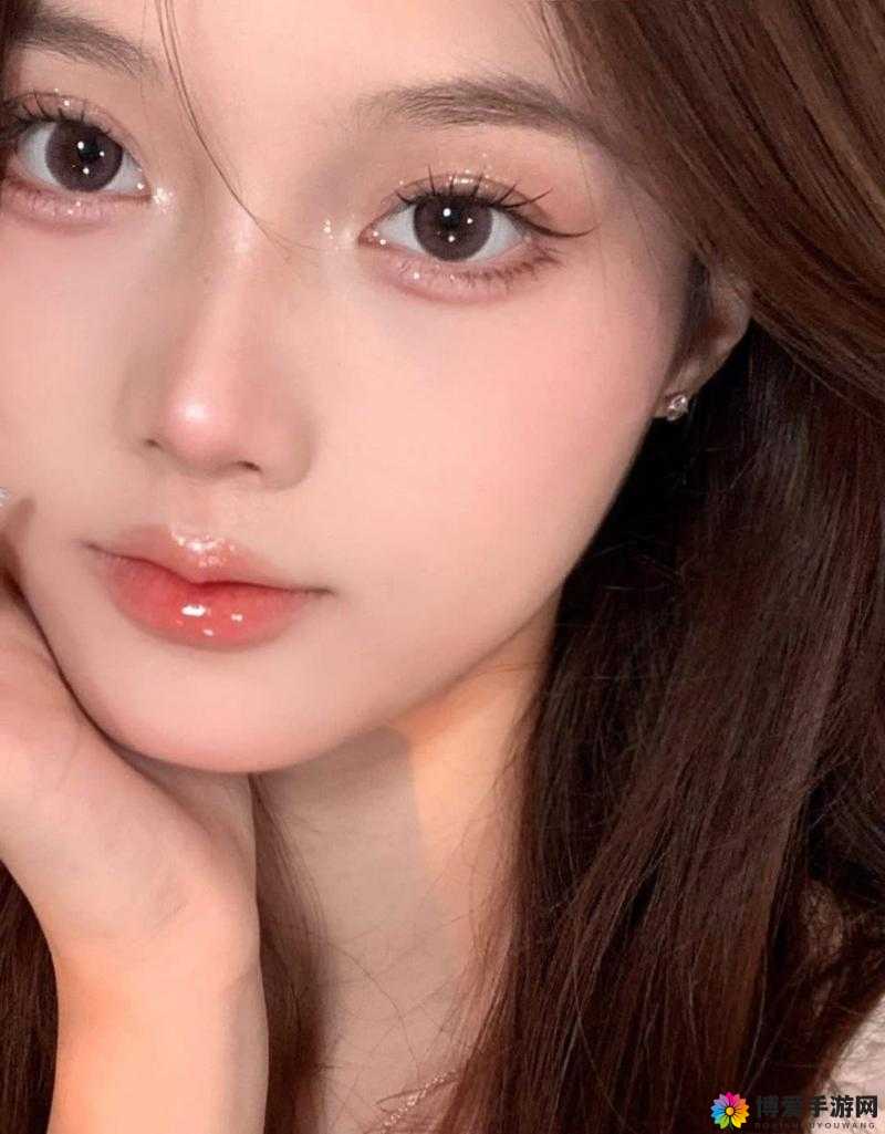 7777 奇米成年人四色眼影魅力独特尽显妆容精彩