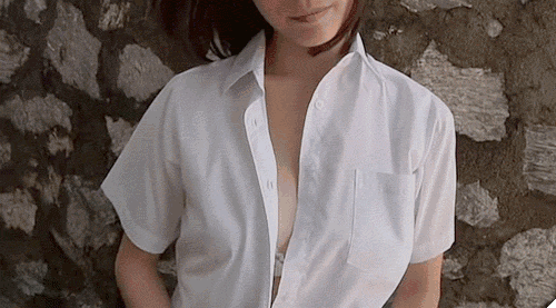 办公室女子被强制撕开奶罩进行吮奶的行为动图