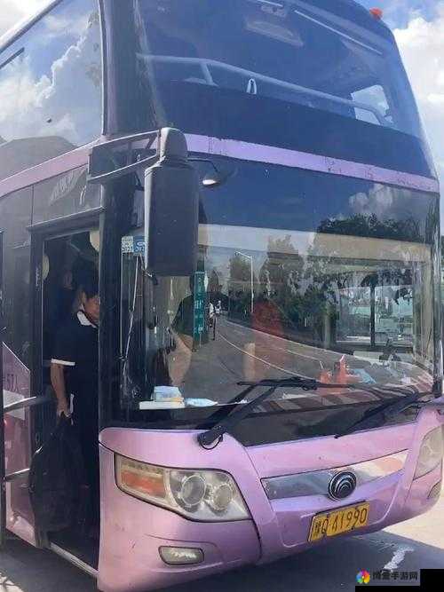 大巴车轮轩最经典十句话：深度解读其内涵与价值