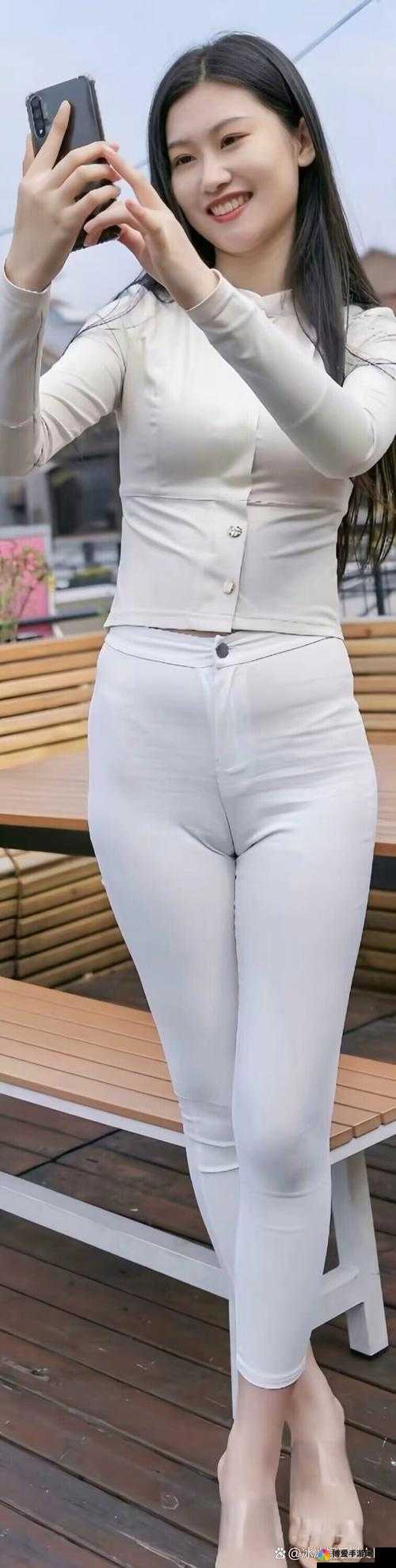 美女裸体 BBBB 毛扒开的极致诱惑呈现