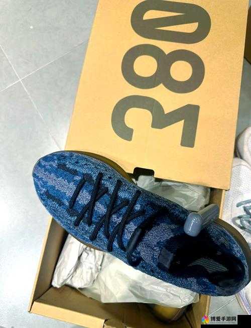 Yeezy-380 蜜桃粉与白色：梦幻组合，点亮时尚焦点