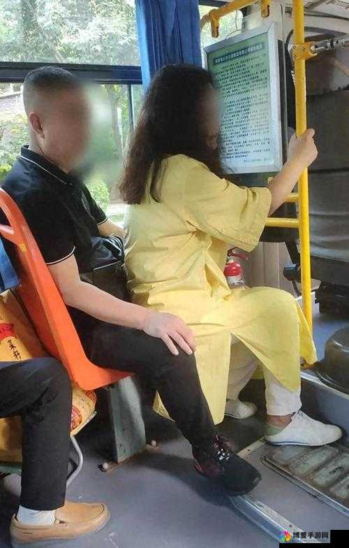 在公交车上被蹭流水了视频引发的思考