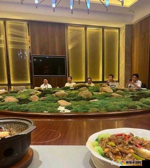 转过去趴翘高点打完坐高脚凳之后我们去吃饭吧