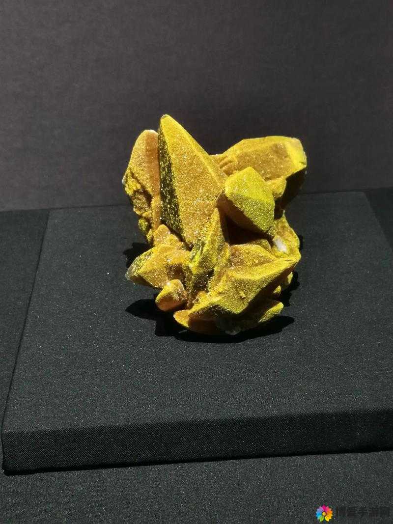 宝石，作为自然界中珍贵的矿物或有机物质，因其独特的色彩、光泽和稀有性而备受人们喜爱。宝石的种类繁多，获取途径也各不相同。以下是对宝石种类及其获取途径的详细介绍。