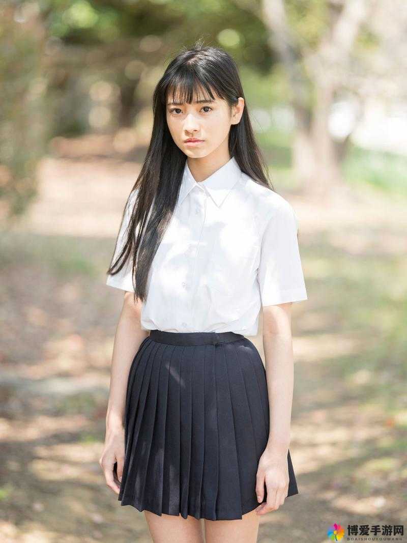 日本 16 岁少女写真集：青春的绽放与梦想的追寻