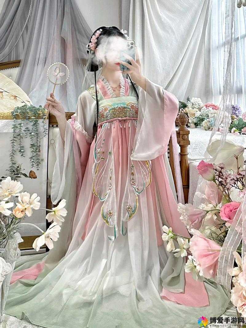 懦弱的汉服女装齐胸襦裙被 C 到喷水：探索女性的力量与脆弱
