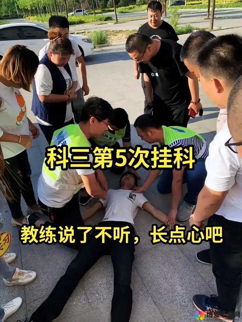 教练晚上带女学员练车正常吗：探讨其中潜在的问题与考量