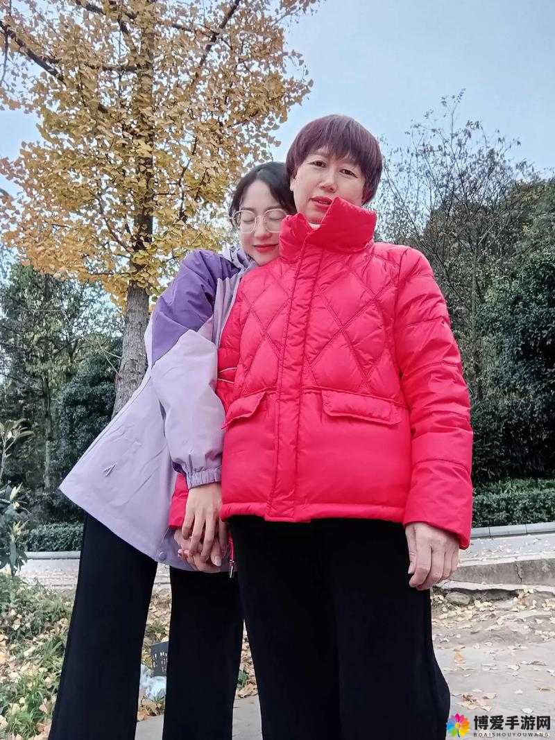 妈妈女儿齐上阵：一起携手面对生活挑战勇往直前