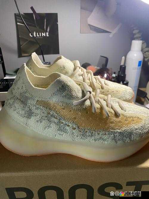 YEEZY 380 蜜桃粉与白色的时尚魅力新展现