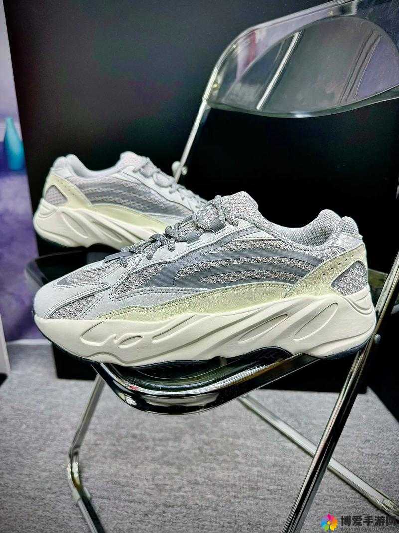 YEEZY 700 引领潮流时尚新高度