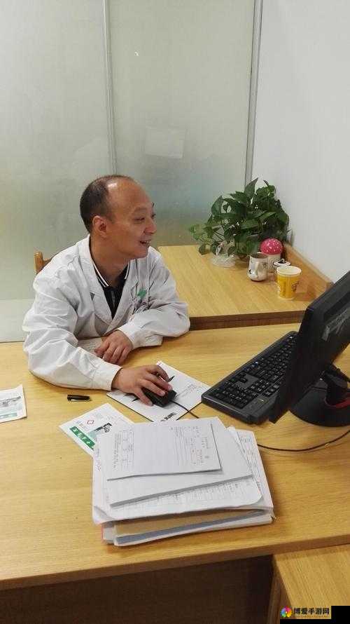 中医老王与小雨携手进行祛蝳之法探索