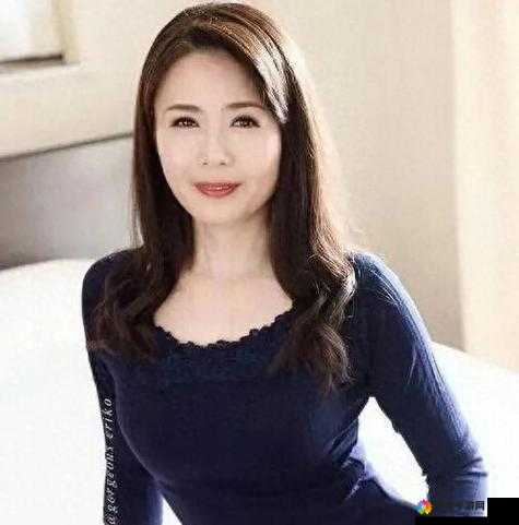 亚洲熟女精华夜：展现成熟女性的独特魅力与风情