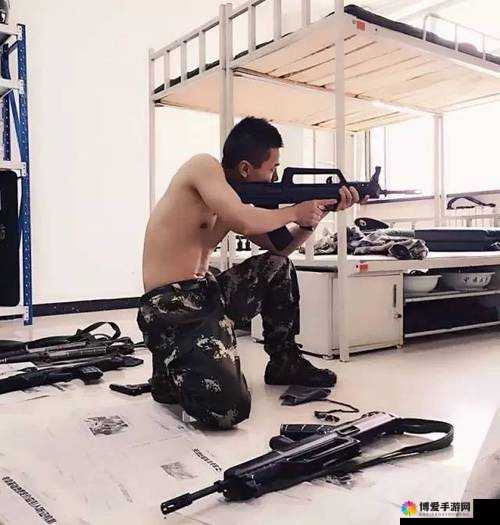 猛男军人胯下的神秘力量：巨茎之谜