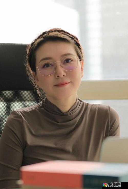 ：淫荡少妇小雪的私密生活：被欲望吞噬的家庭主妇