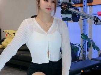超级 YIN 荡的高中女学生 H 女主播颜值超高：直播界的一股清流