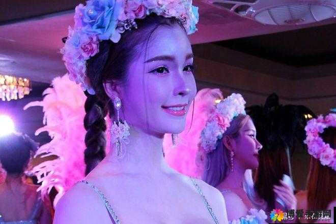 曼娜：一场令人脸红心跳的激情表演