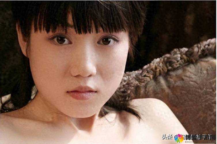 张筱雨大胆人体艺术写真：展现女性之美