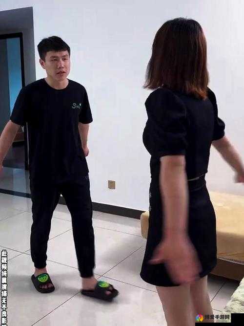 震惊一男子竟在厕所做出这种事