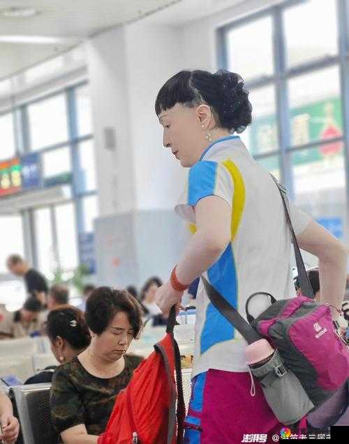 公交车上的诗意晴：一场邂逅与感悟的旅程