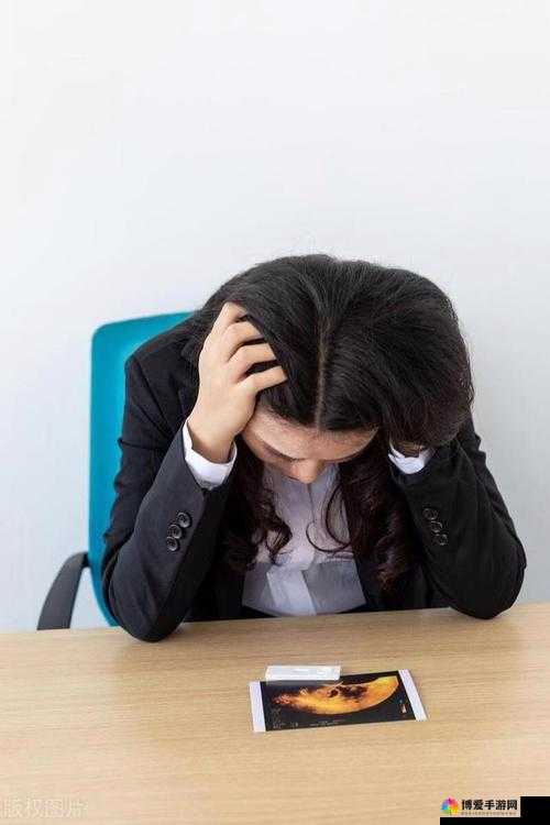 深夜办公室秘密被无意曝光引发的一系列连锁反应
