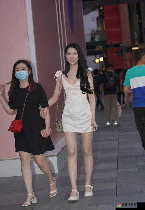 亚洲熟女精华夜：展现成熟女性独特魅力的精彩瞬间