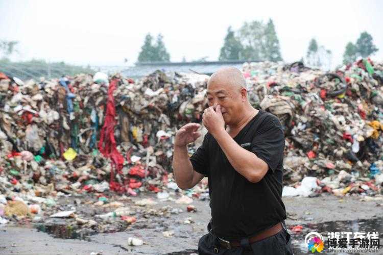 肥逼厕所：恶臭熏天，谁来拯救？
