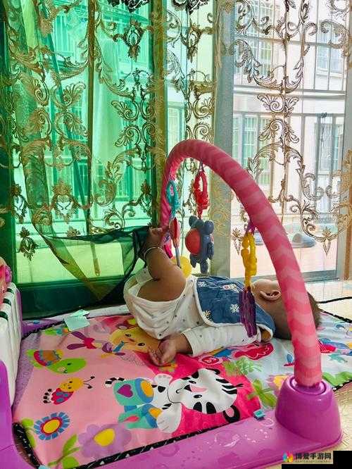 宝宝把腿抬起来靠墙上是怎么回事：医学解析与建议