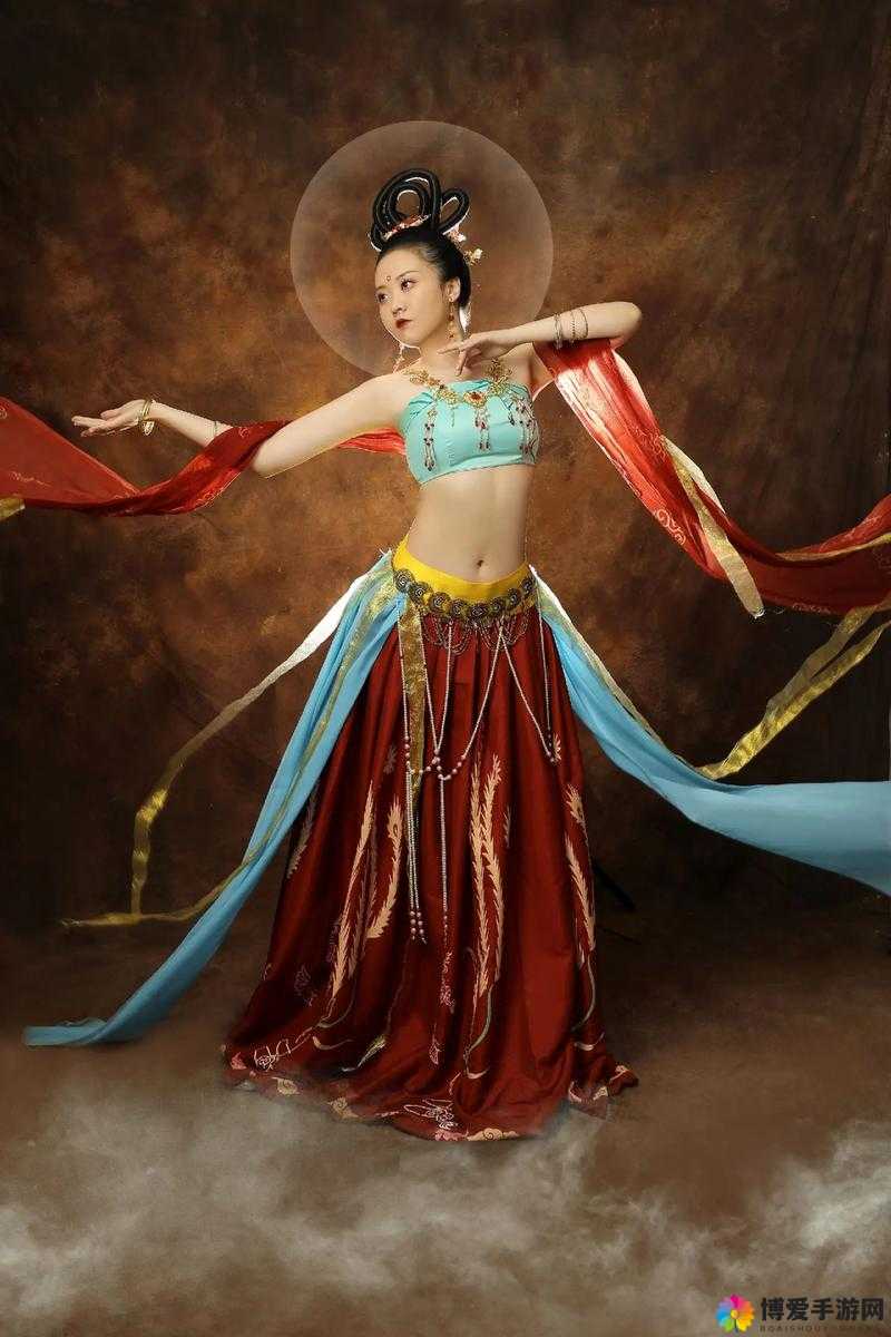 国模汤芳柳：亚洲最美人体模特，展现独特东方美