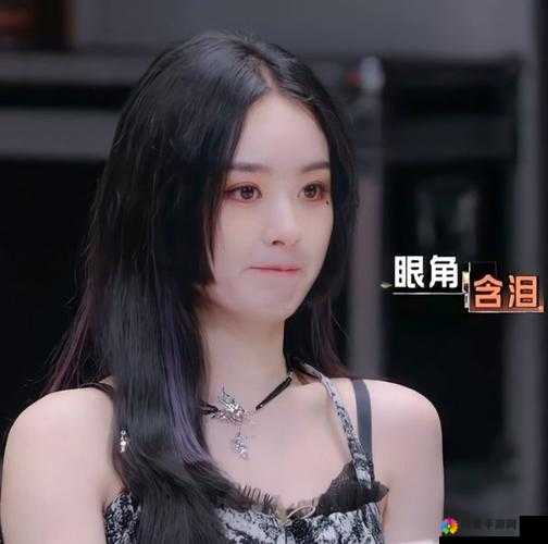 美女咬铁球面露痛苦之色,她眼角含泪,这是为何?