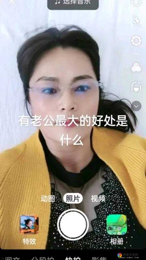 老公在外地总要求我发一些日常生活照片和视频给他看