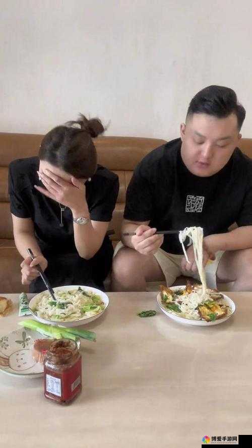 老公经常在我做饭的时候抱我中出现少儿不宜内容之温馨厨房时刻