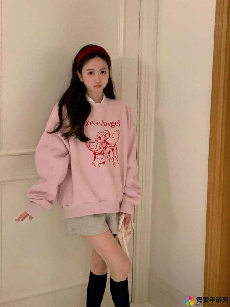 我妹妹今天穿着粉色的衣服:展现甜美与活力