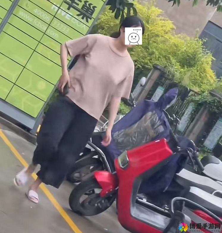 真空下楼取快递被 C 引发的热议事件