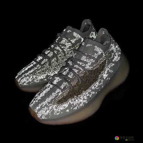 yeezy380 蜜桃粉和白色即将下架:梦幻色彩的告别