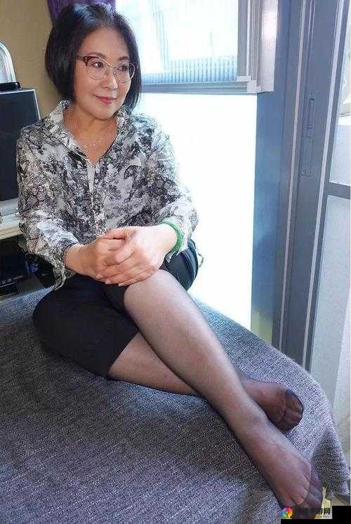 老妇伦丰满 69XX 相关内容引发热议探讨
