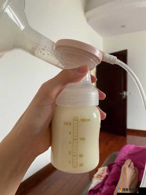 一边下奶一边吃面膜视频讲解：新奇独特的别样体验