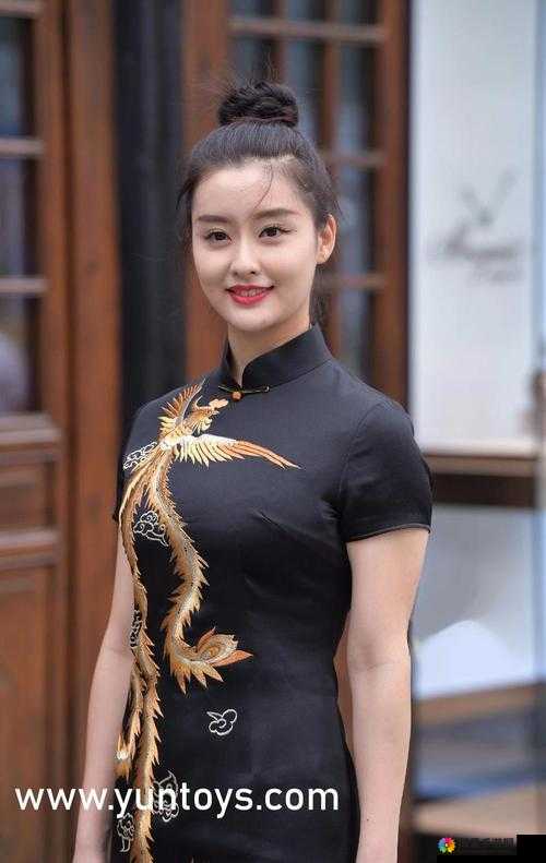年轻夫妻把小孩哄睡后开监控：为孩子安全多一份守护