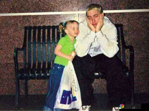 eminem 女儿的成长故事与她独特的人生经历