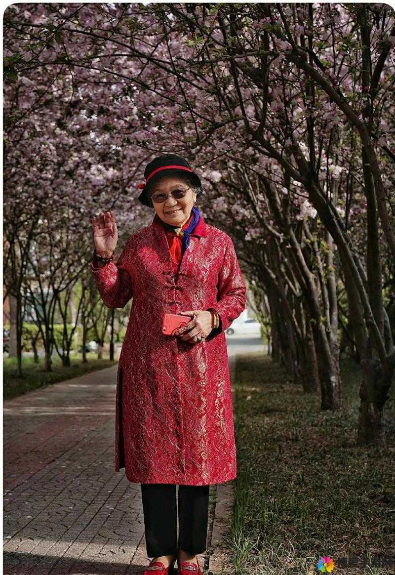 好奇的老太太：BBBBWWWw 的秘密生活
