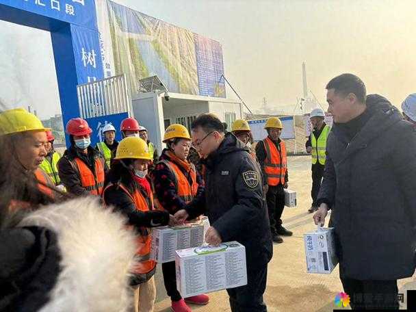 老公带我到工地慰问老公滚：工地之行见证爱与关怀