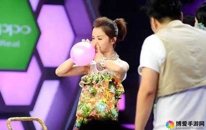 女子吸烟开啤酒吹气球：绝技中的优雅与力量