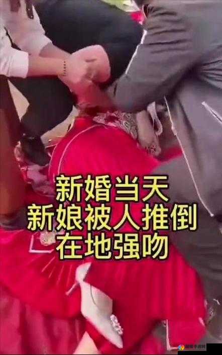 男生露出私密部位供他人随意触摸这种行为极其不妥且违背公序良俗