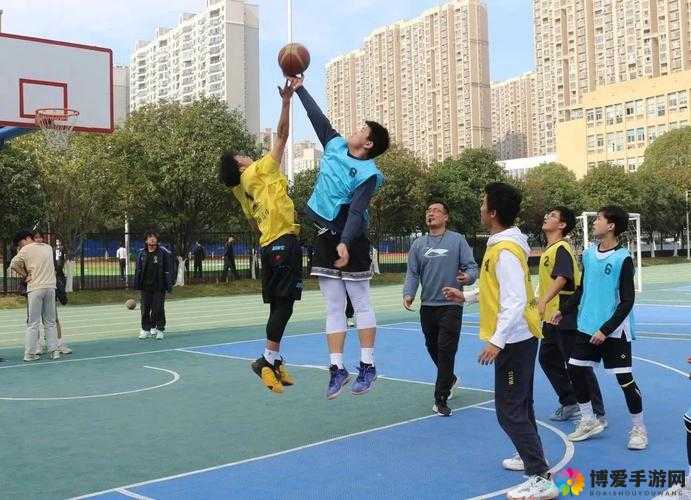高中女篮比赛盛轮轩：青春热血在球场上激情绽放