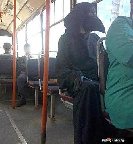 长途汽车上陌生人坐在最后一排的奇异见闻