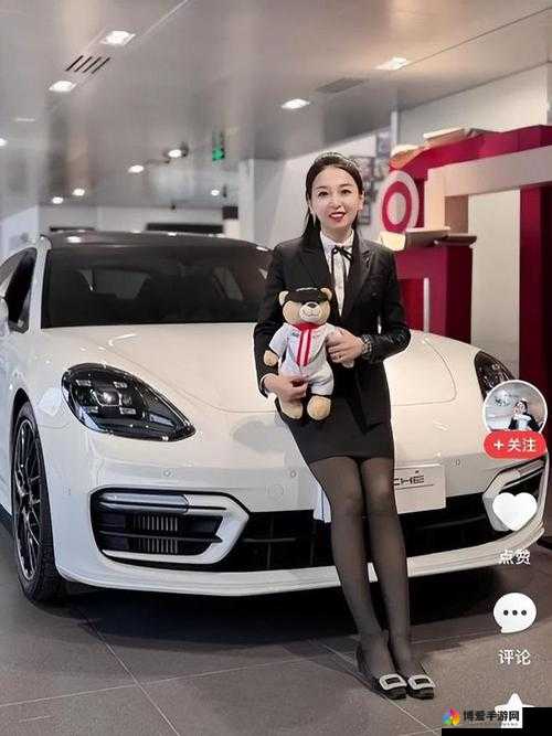 买保险套的女销售：坚守岗位为顾客提供贴心服务