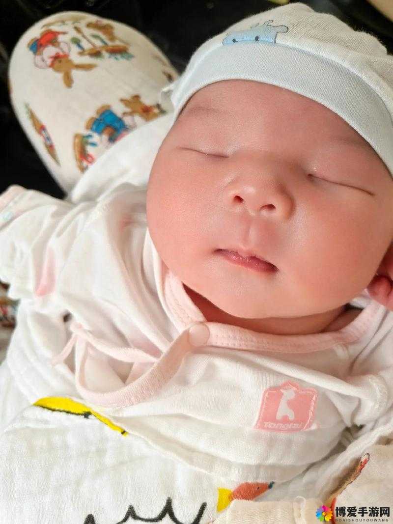 宝宝夜里总是把手放嘴巴里哭：探寻背后的原因及解决办法
