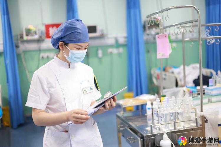 在工作中，护士因特殊原因为患者进行囗吞精69XX操作