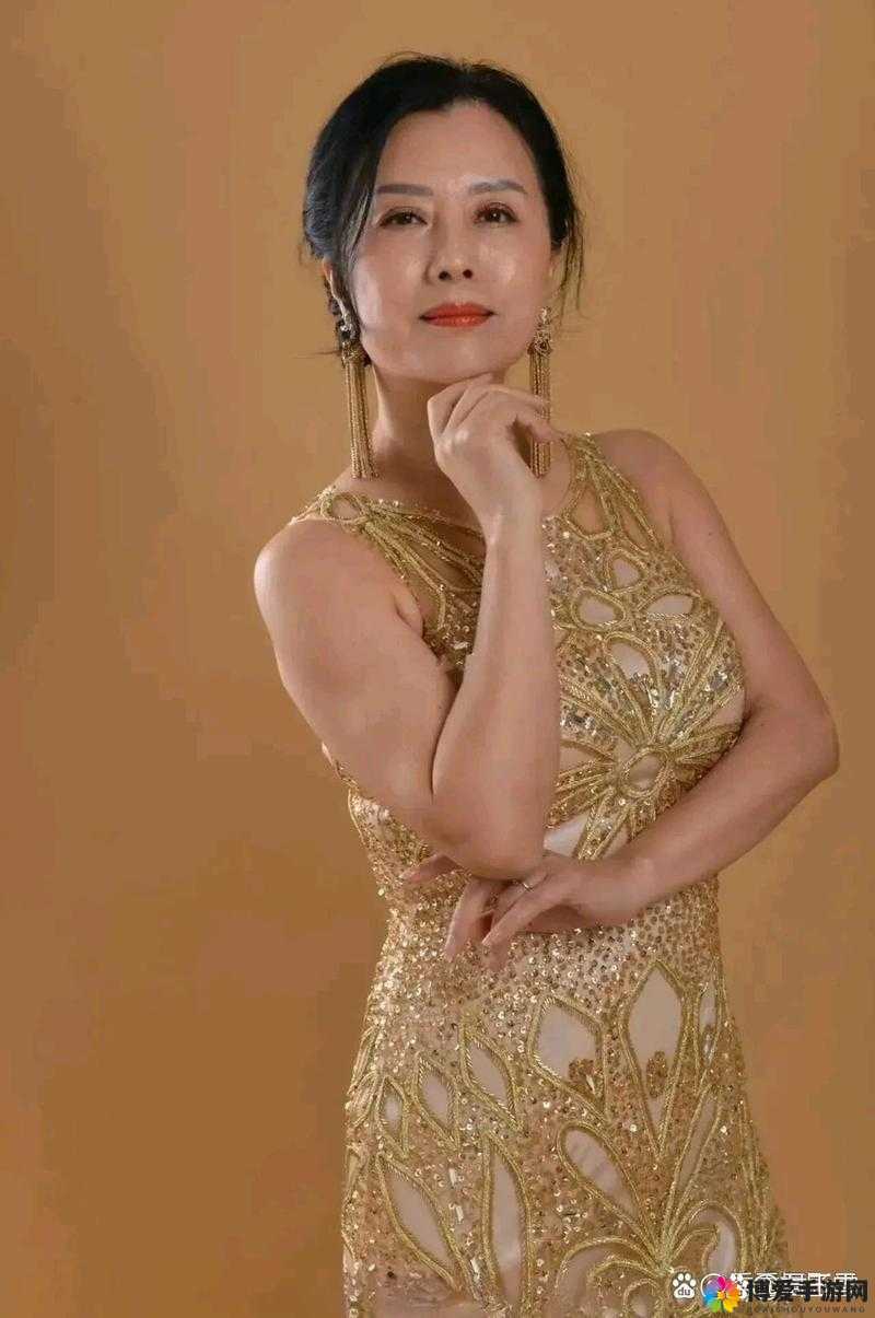 五十路熟妇：风韵犹存魅力无限的中年女性风采