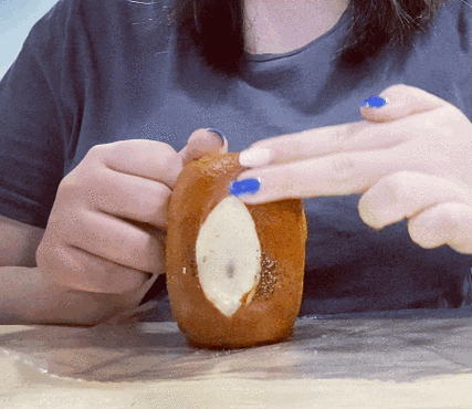 用手轻轻揉小豆豆的正确方法